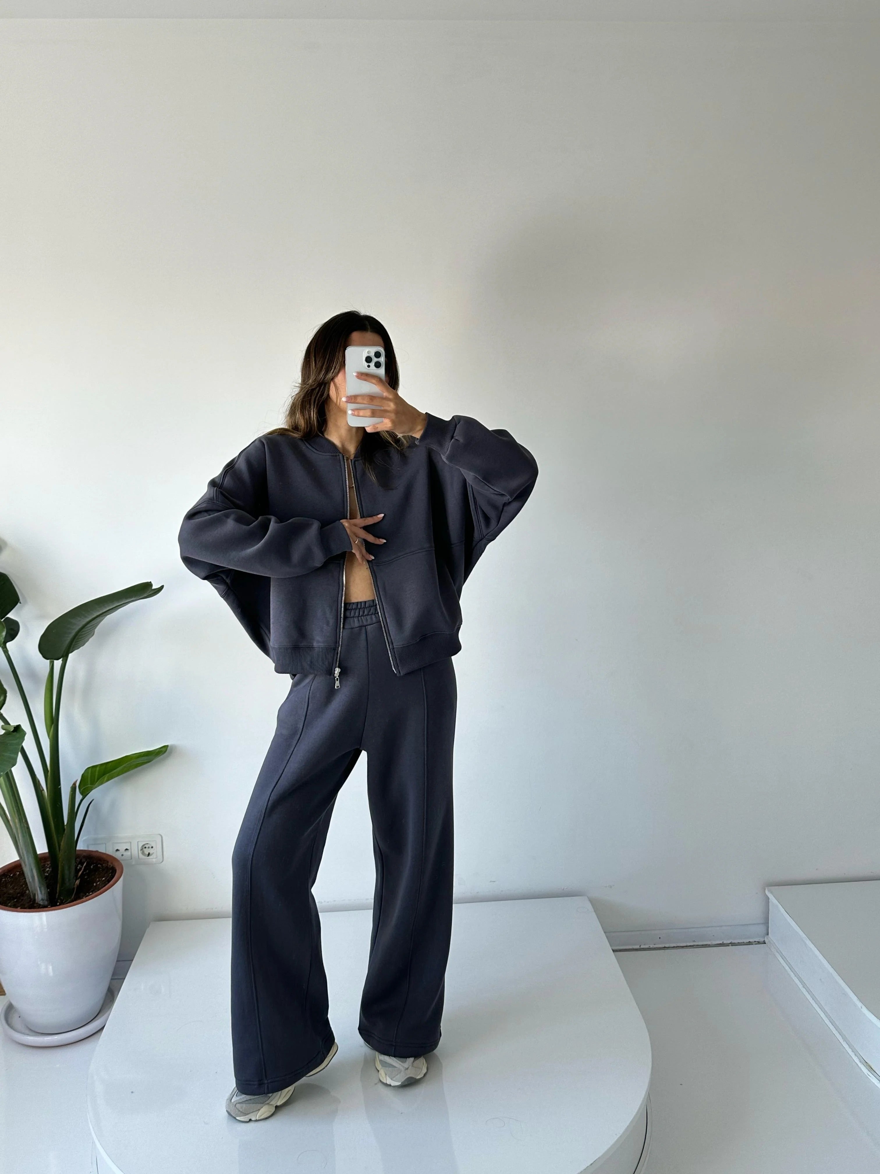 Kadın Oversize 3 İplik Şardonlu Eşofman Takımı – Fermuarlı Sweat & Geniş Paça Alt – Füme