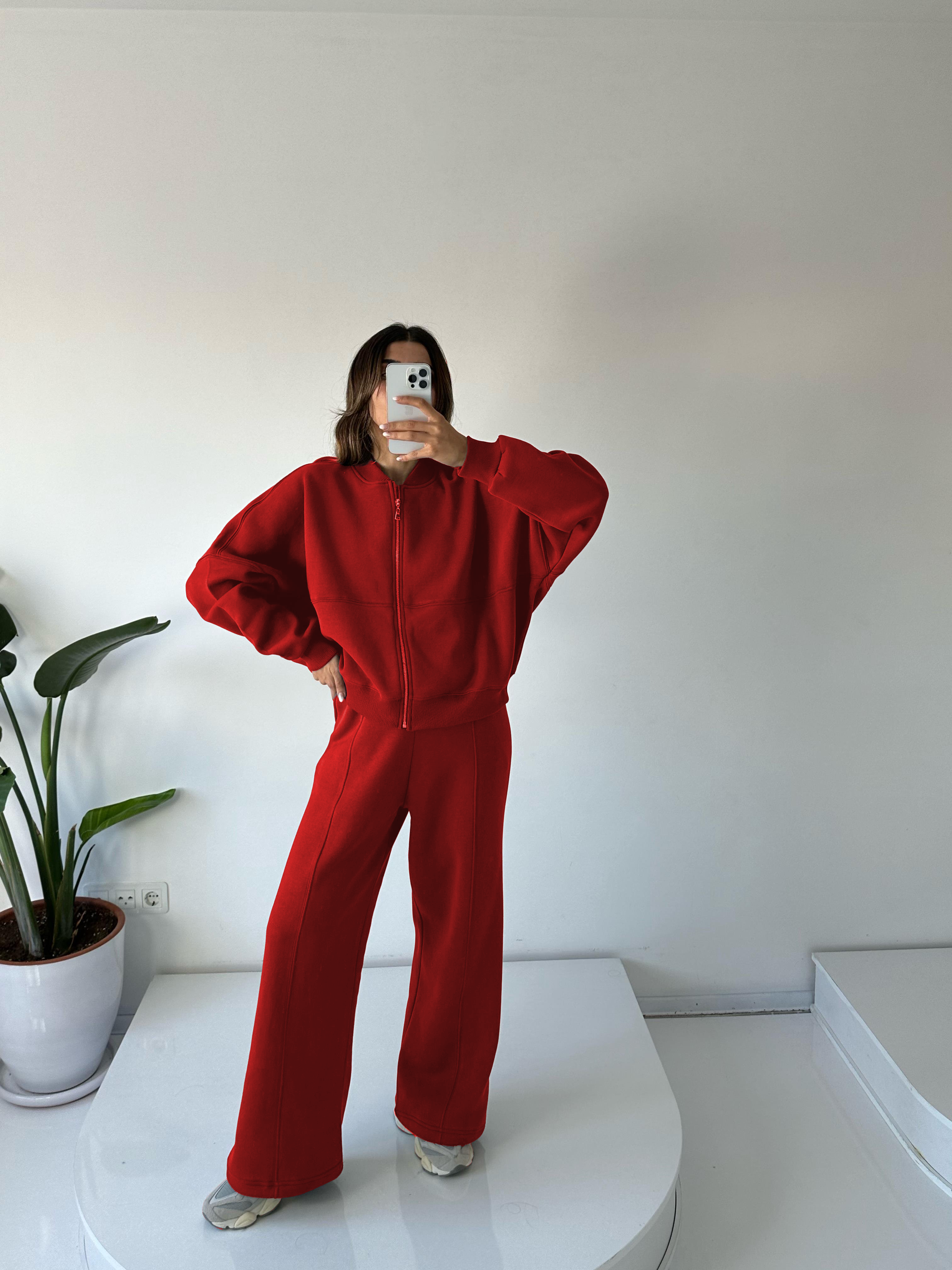 Kadın Oversize 3 İplik Şardonlu Eşofman Takımı – Fermuarlı Sweat & Geniş Paça Alt – Kırmızı