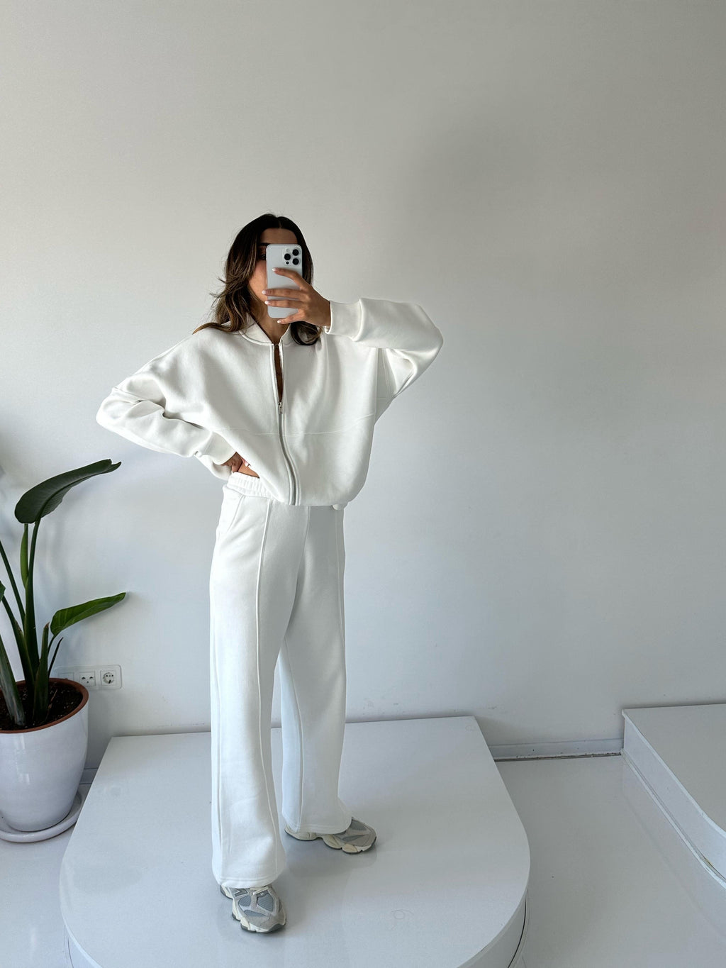 Women's Oversize 3-Thread Brushed Fleece Tracksuit Set – Zip-Up Sweatshirt &amp; Wide-Leg Bottoms – White